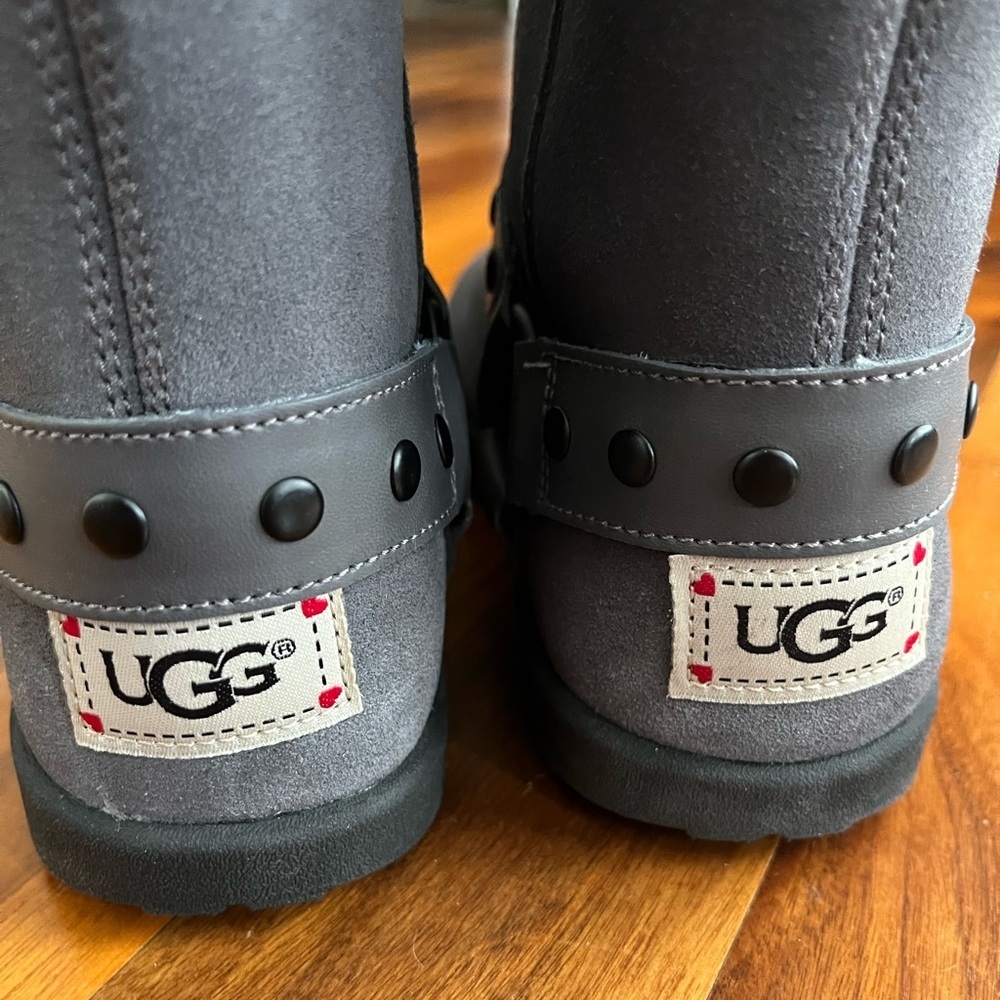 Ugg Love boots with embellishments, NEW - Picture 9 of 14